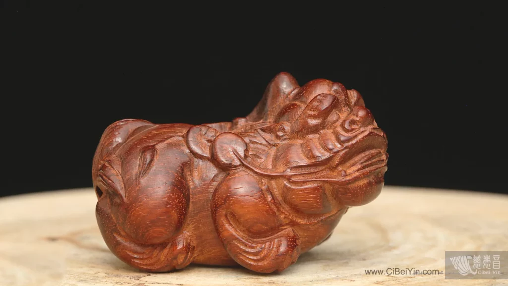 Decorations made of Little-Leaf Red Sandalwood