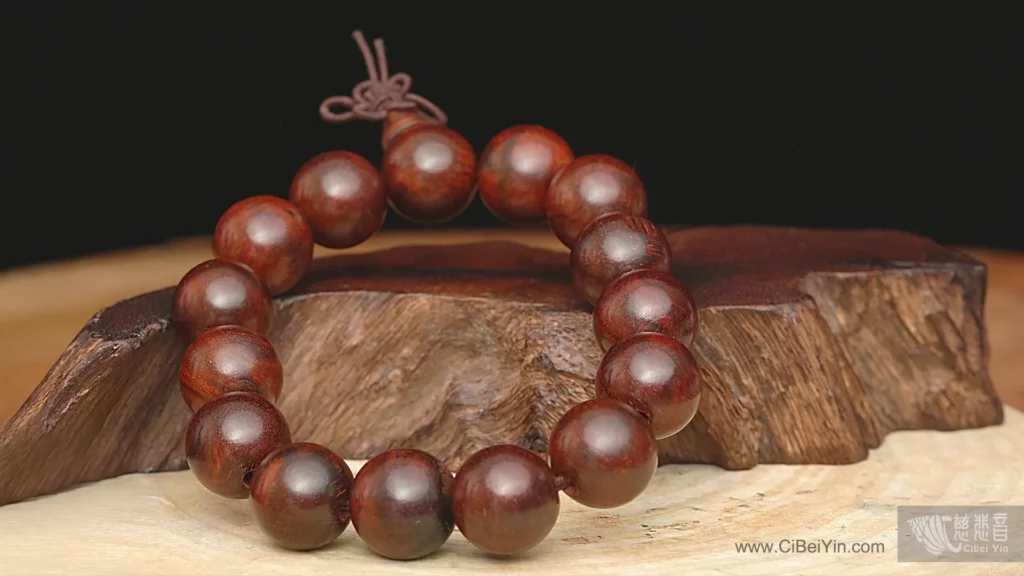 Buddha beads made of little-leaf red sandalwood