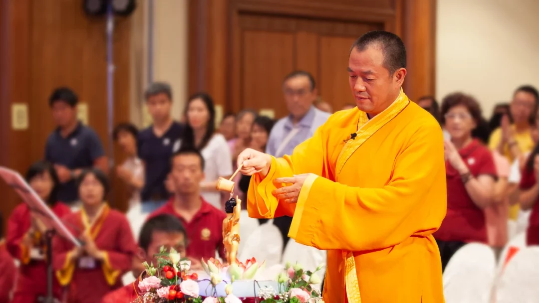 2011年，金菩提宗師在新加坡藥師佛法會執行儀式