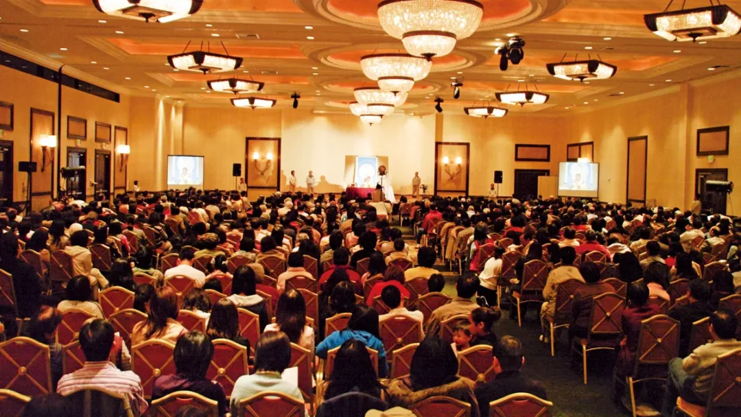 2009年，金菩提宗師於美國洛杉磯主持新春祝福法會的活動現場