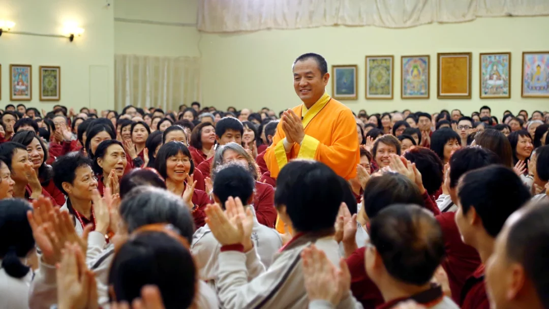 溫哥華舉辦菩提禪修三級班，金菩提宗師進禪堂時受到大家鼓掌歡迎