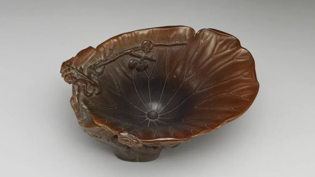 明晚期 雕犀角荷葉式杯