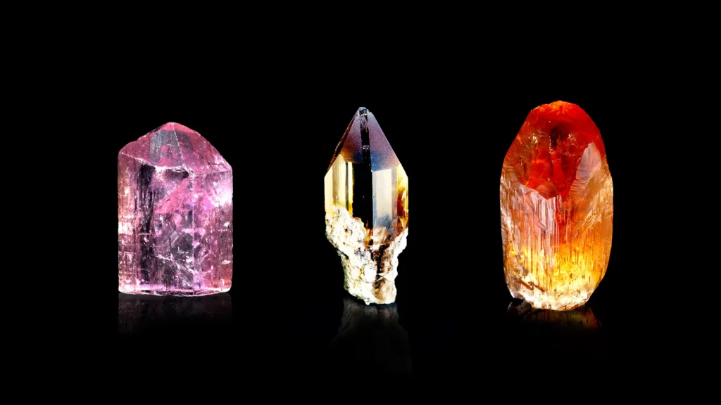 粉紅色托帕石(左),黃色托帕石(中),橘色托帕石(右)