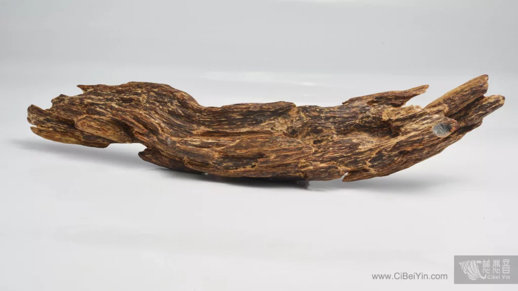 珍貴的天然沉香木料