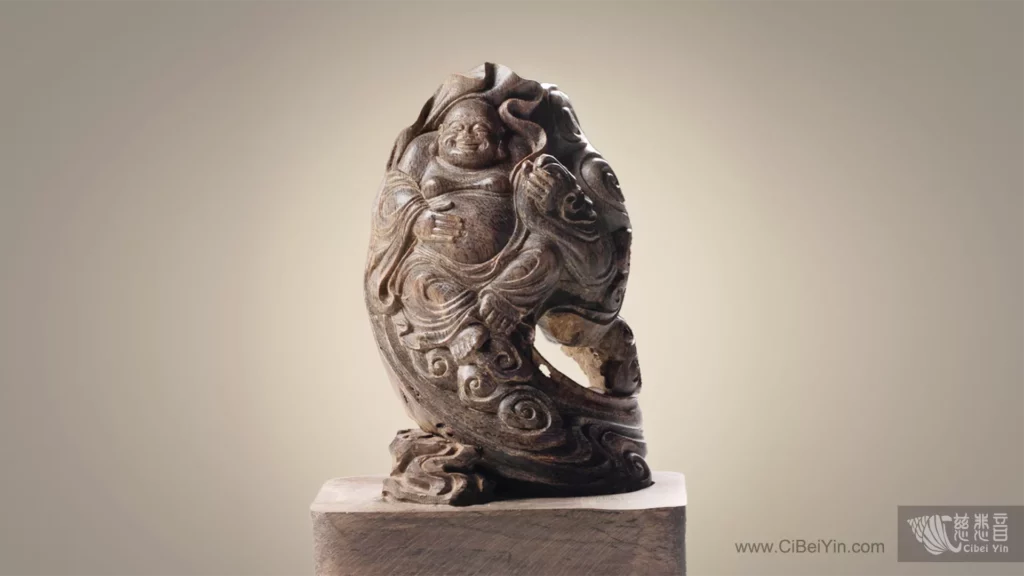 使用沉香木製作的彌勒菩薩像