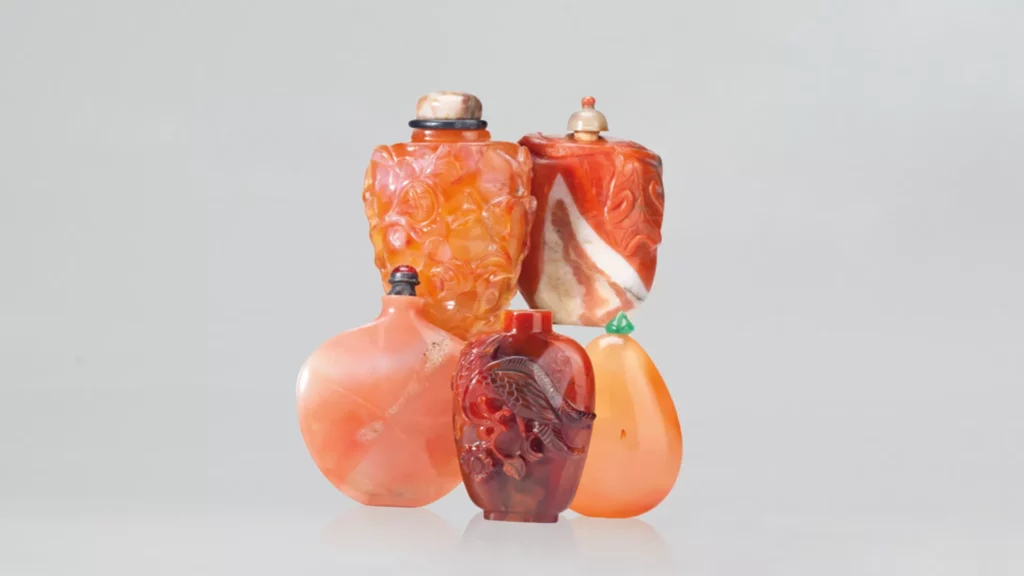 以南紅瑪瑙製作的小瓶子