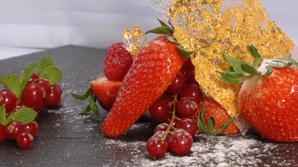 置於料理中可供食用的金箔飾片