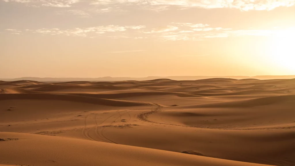 落日黃昏下的沙漠