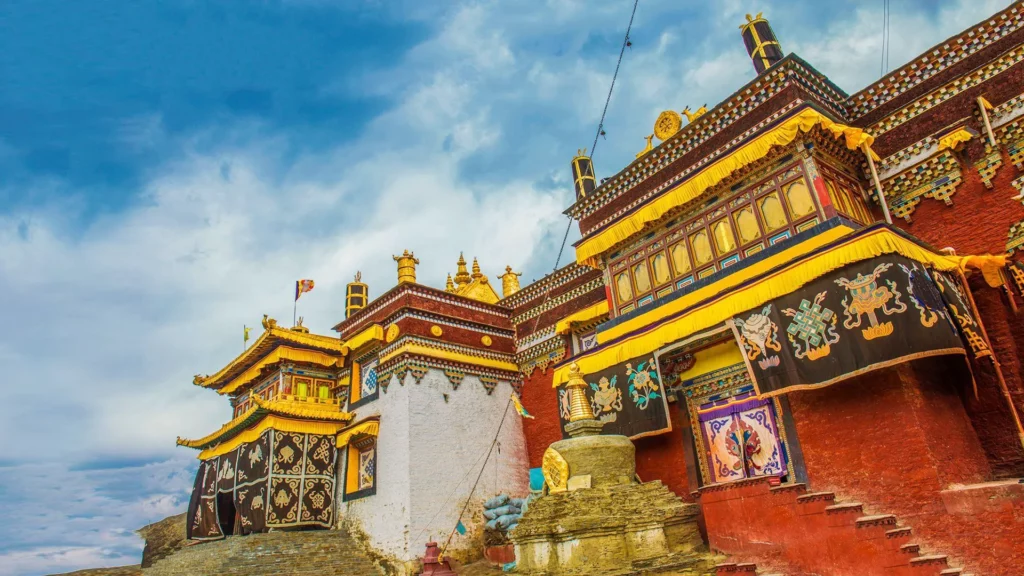 西藏洛卓沃龍寺