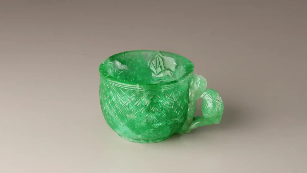 以祖母綠製作的杯子