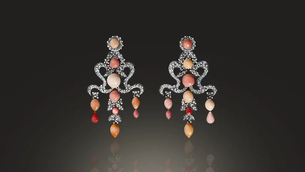 以粉紅色、紅色、橙色的海螺珠製作的耳飾