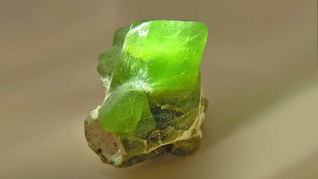 橄欖石又象徵著幸福之石