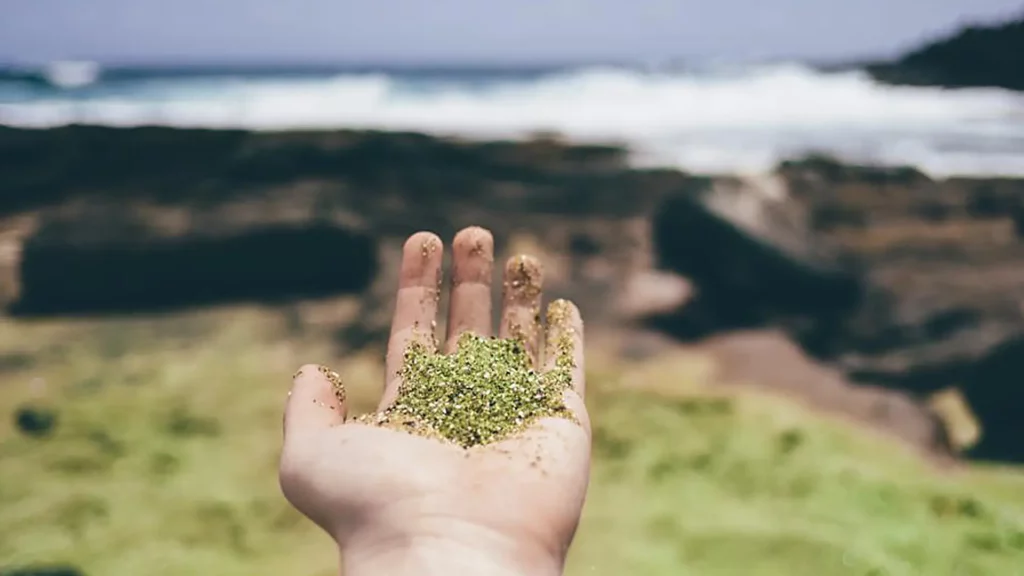 夏威夷群島上的小橄欖石晶體