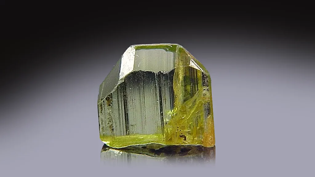 剔透的橄欖石晶體