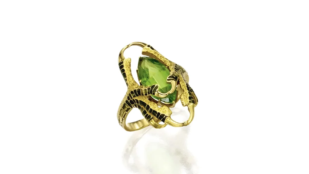 黃金與橄欖石製作的戒指