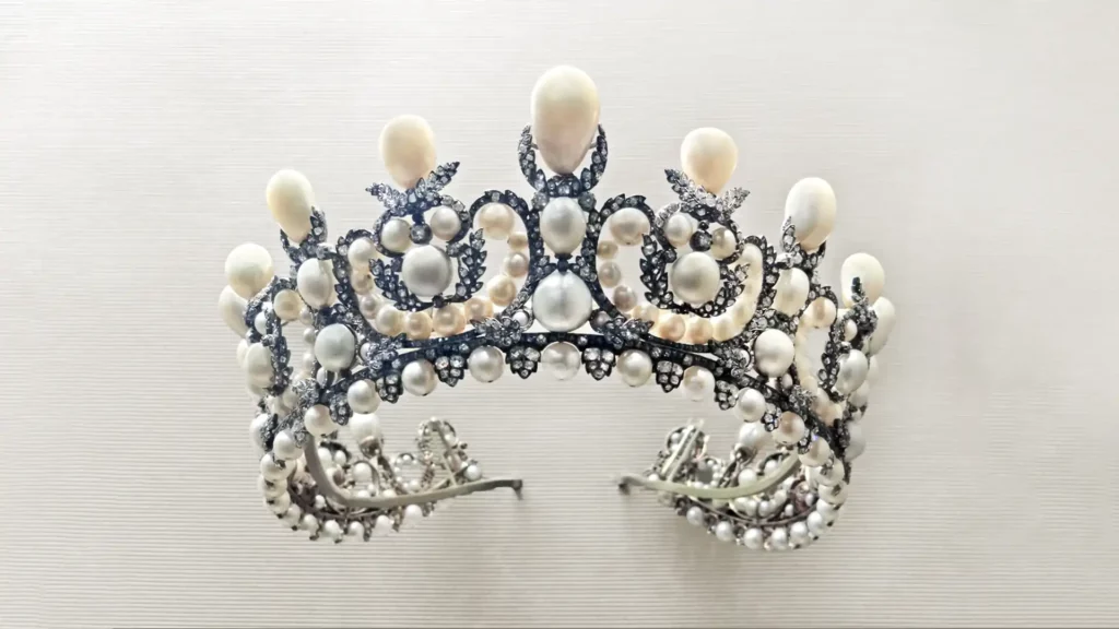 歐珍妮·德·蒙提荷皇后的珍珠頭飾