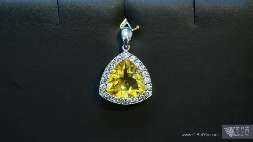 黃水晶製作的項鍊墜子