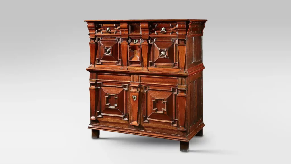 文藝復興時期的肖楠木抽屜櫃