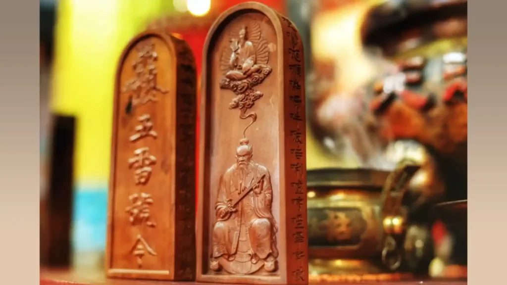 (左)雷劈棗木五類號令 (右)雷劈棗木祖天師令牌