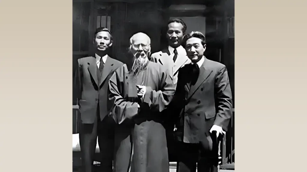 由左至右：李樺、齊白石、吳作人（後右）和徐悲鴻