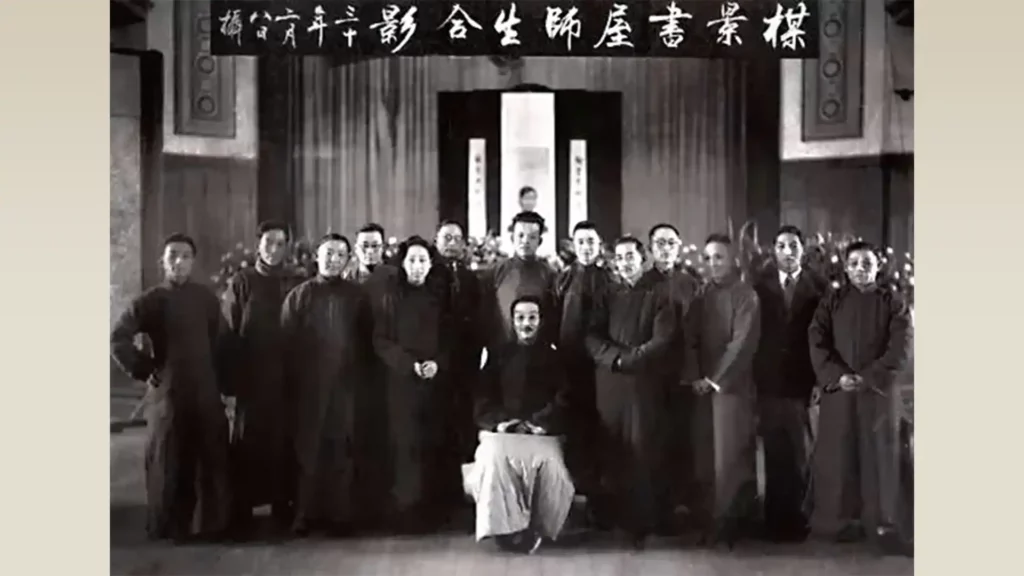 吳湖帆(坐中者)和弟子,拍攝於「梅景書屋」