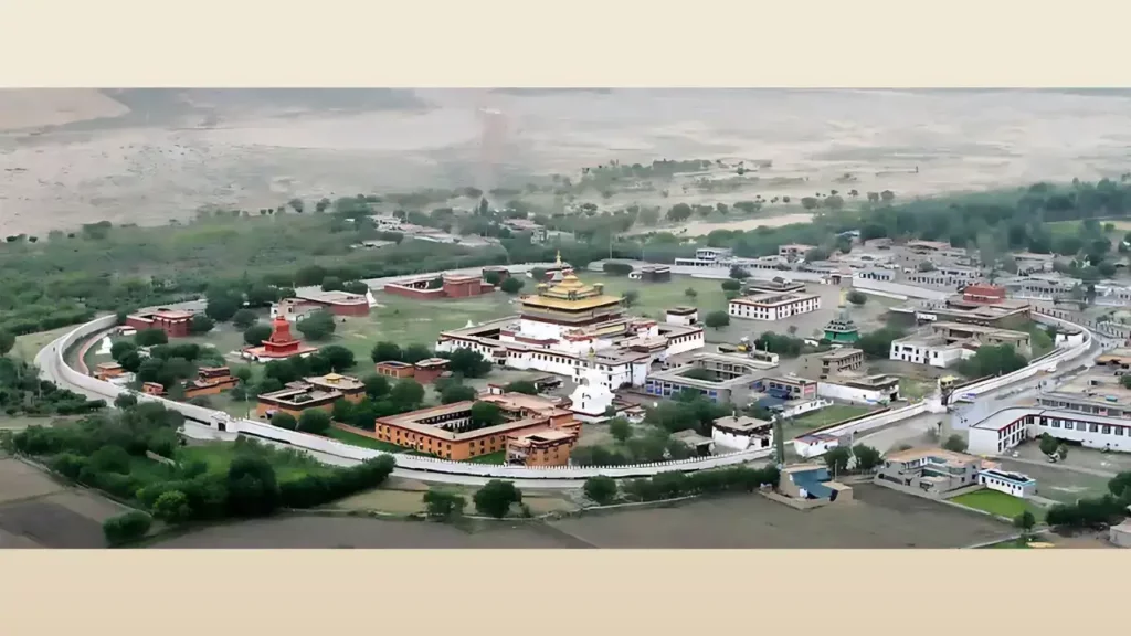 蓮花生大士創立，西藏第一座剃度僧人出家的寺院，桑耶寺
