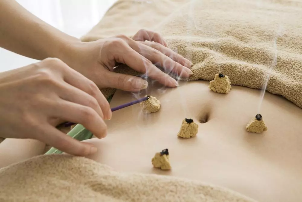 艾草避邪方法可靠艾灸