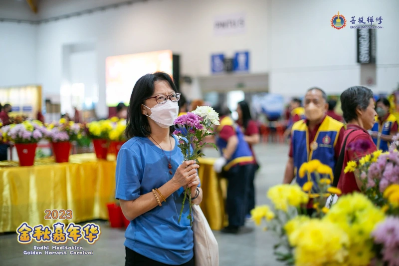 Flower-offering to “The Three Saints of the East”