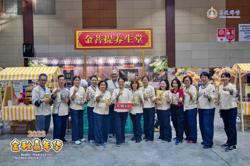 The volunteers in front of the health-corner booths