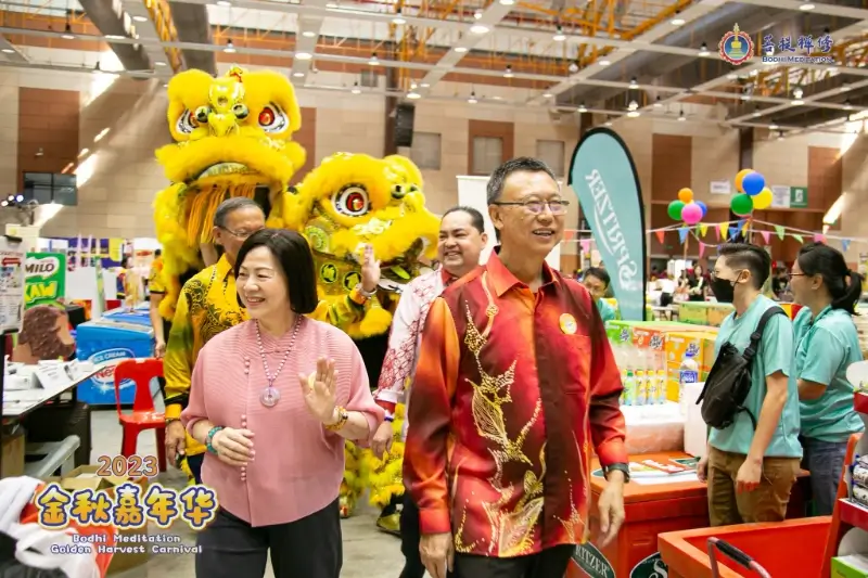 Guests strolling along the stalls