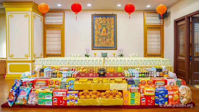 菩提禅堂发放的盂兰盆节供品