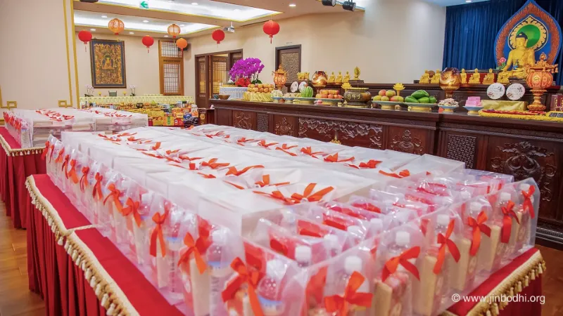 菩提禅堂发放的盂兰盆节礼品